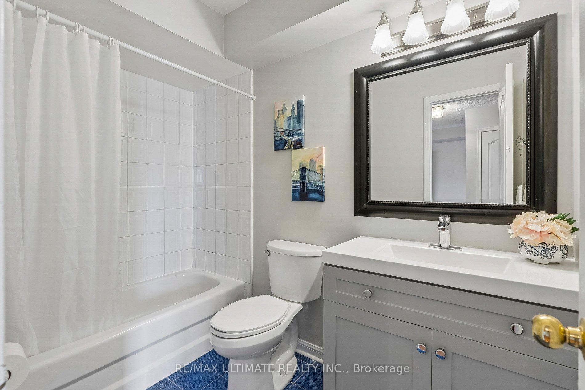 2nd Floor 4 pc bathroom