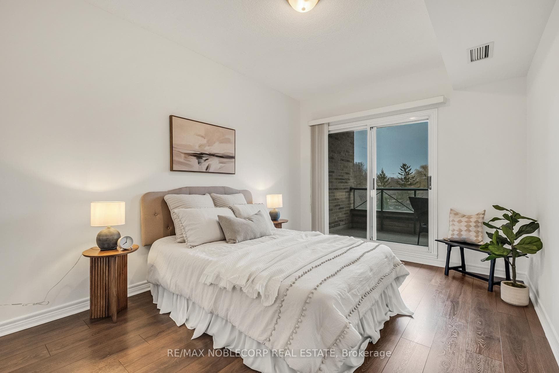 121 Woodbridge Avenue Unit 319 photo 24