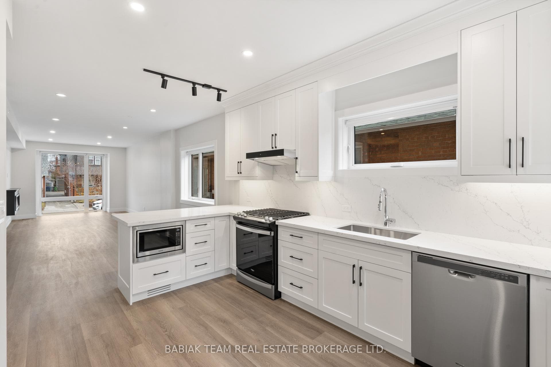 456 Armadale Avenue Unit 101 photo 11