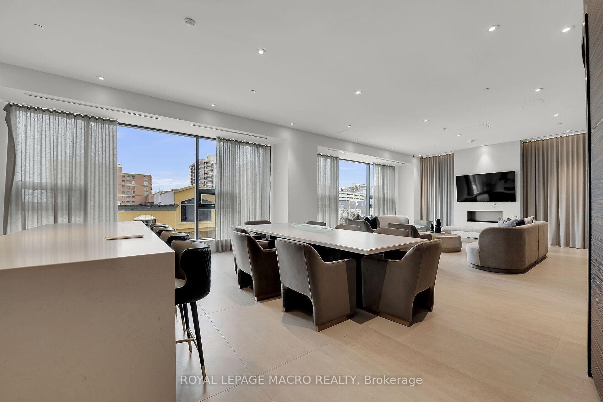 2007 James Street Unit 1707 photo 45