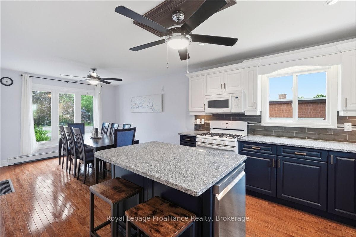 229 Henry Street photo 11