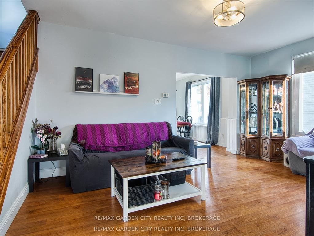 809 Steele Street photo 9