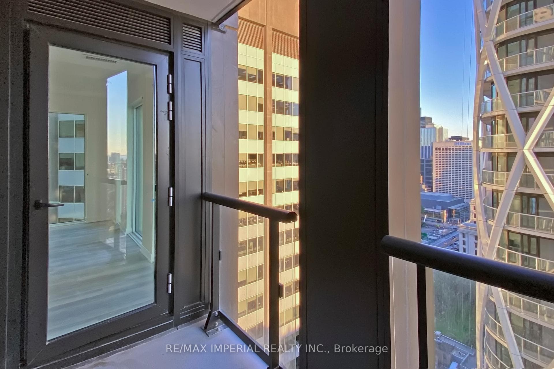 238 Simcoe Street Unit 2504 photo 30
