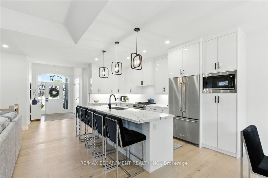 270 Charles Street photo 7