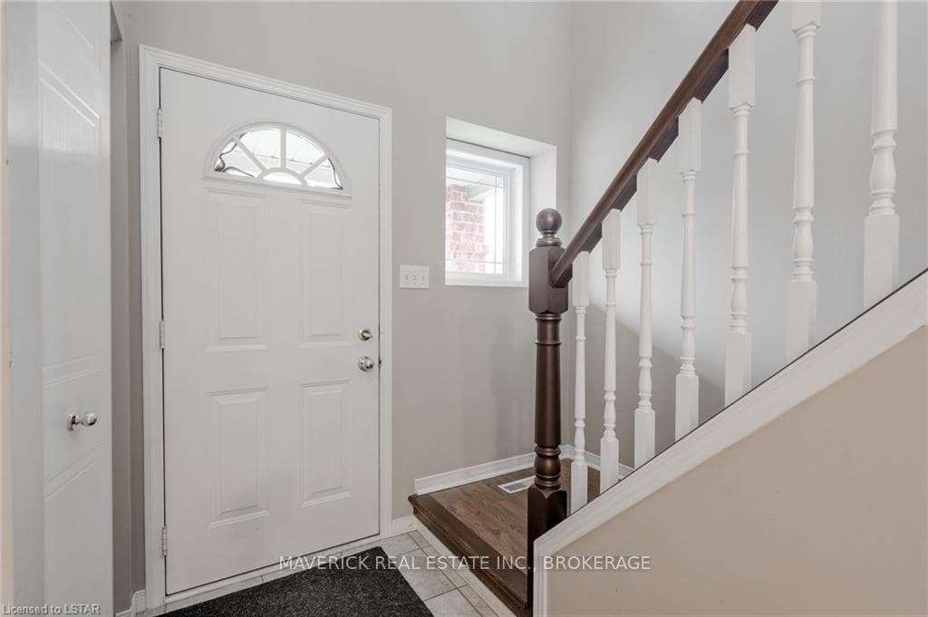 765 BLACKSMITH Street photo 4