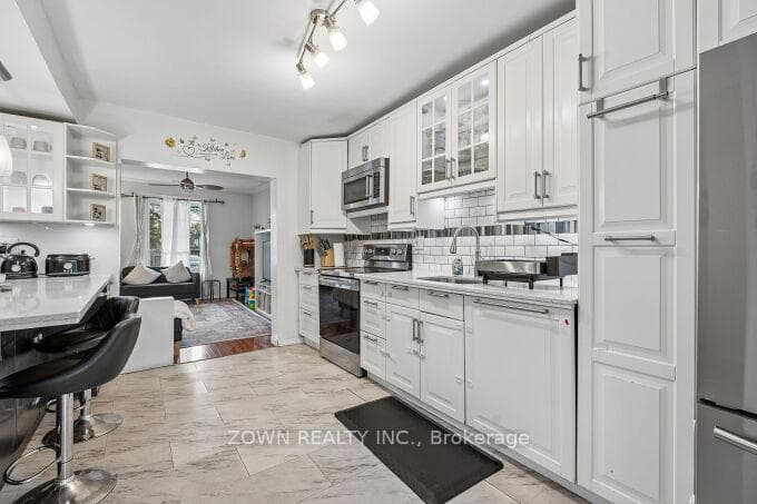 6 Albany Avenue photo 15