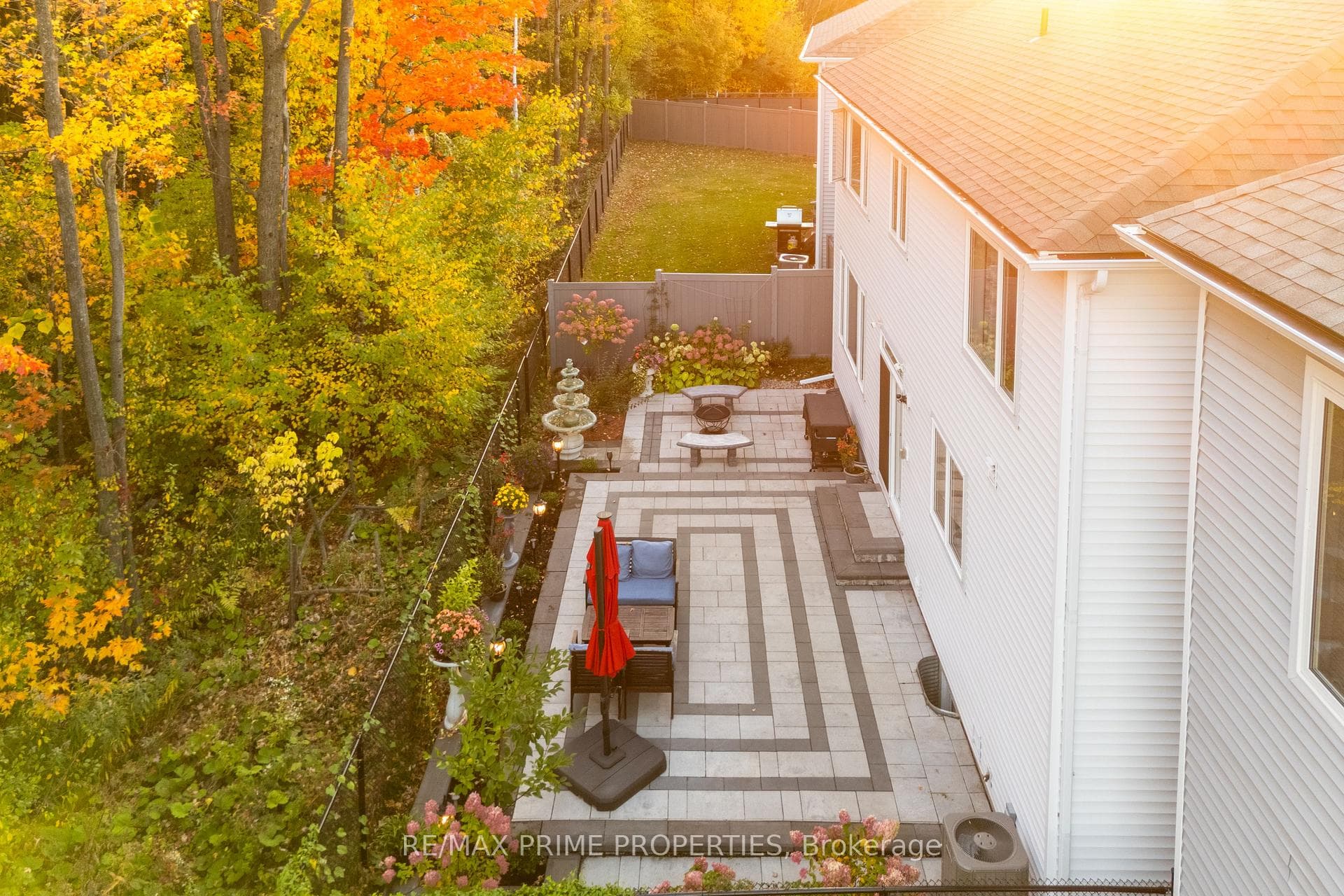 820 MERCIER Crescent photo 45
