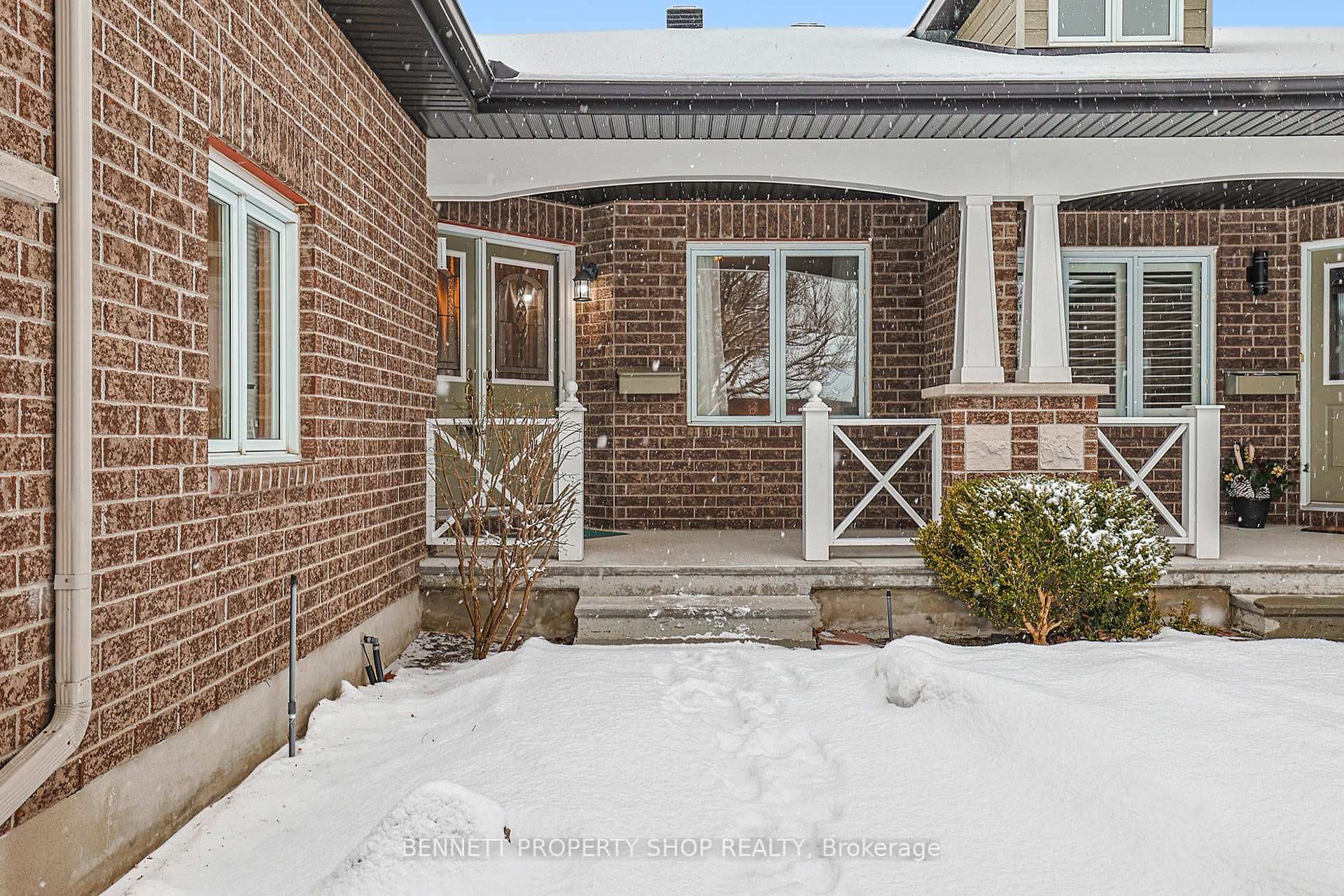 72 Waterthrush Crescent photo 3