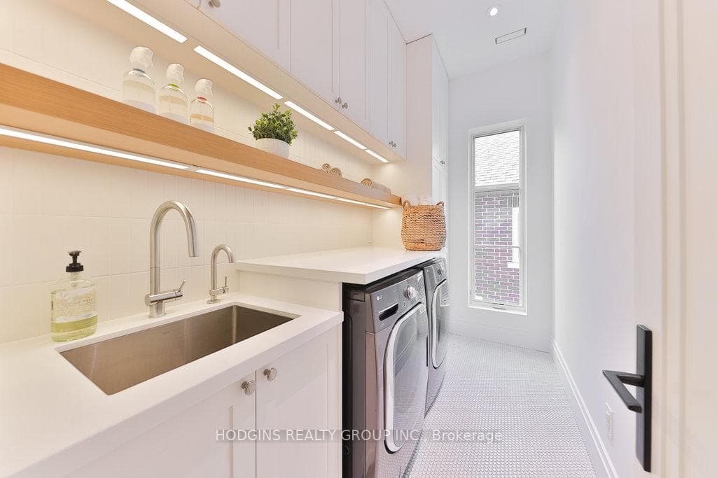 725 Byngmount Avenue photo 30