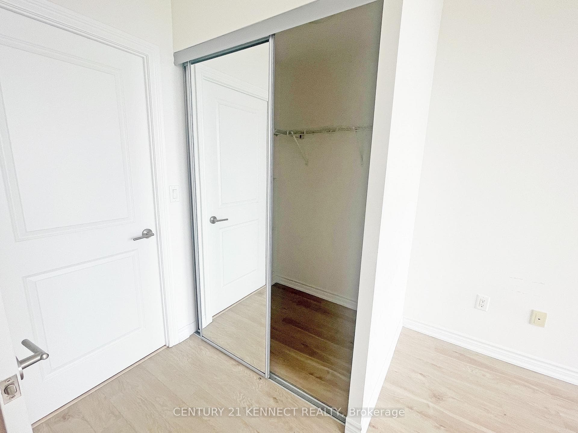 386 Yonge Street Unit 4005 photo 12