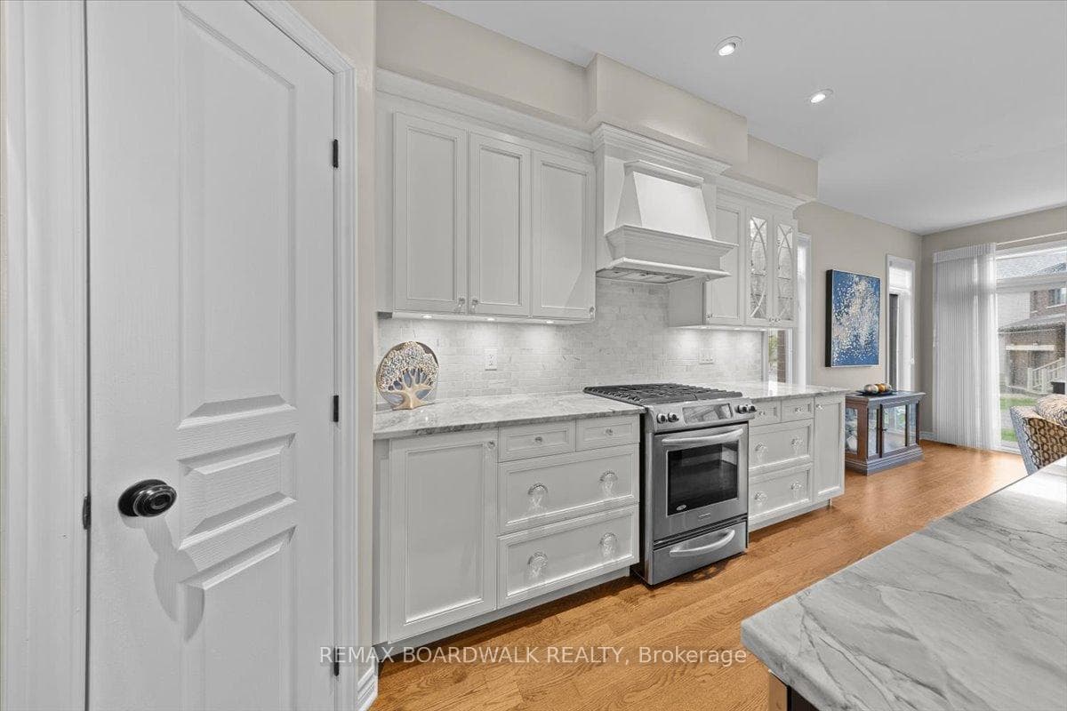 638 GUERNSEY Place photo 15