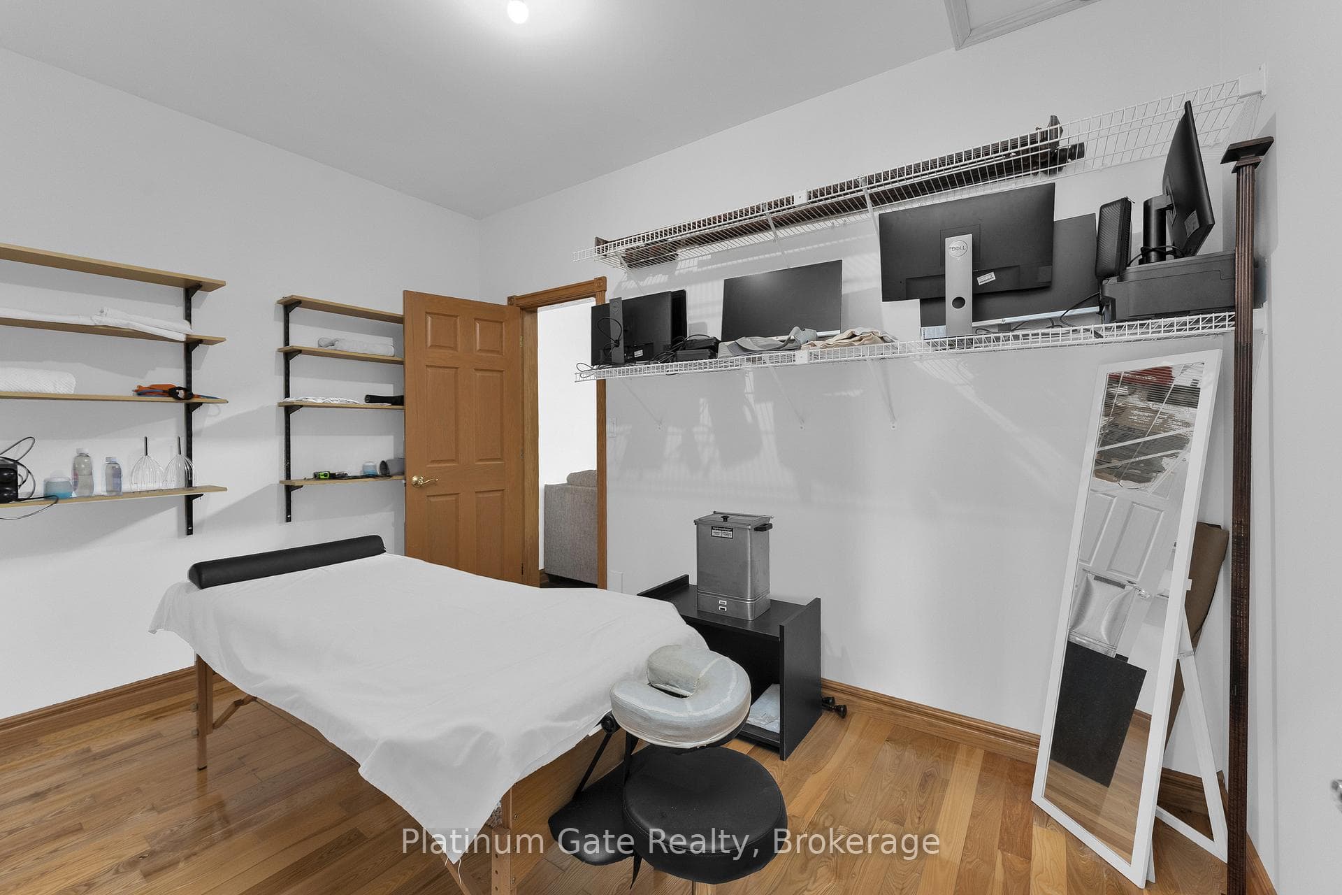 150 Seymour Crescent photo 33