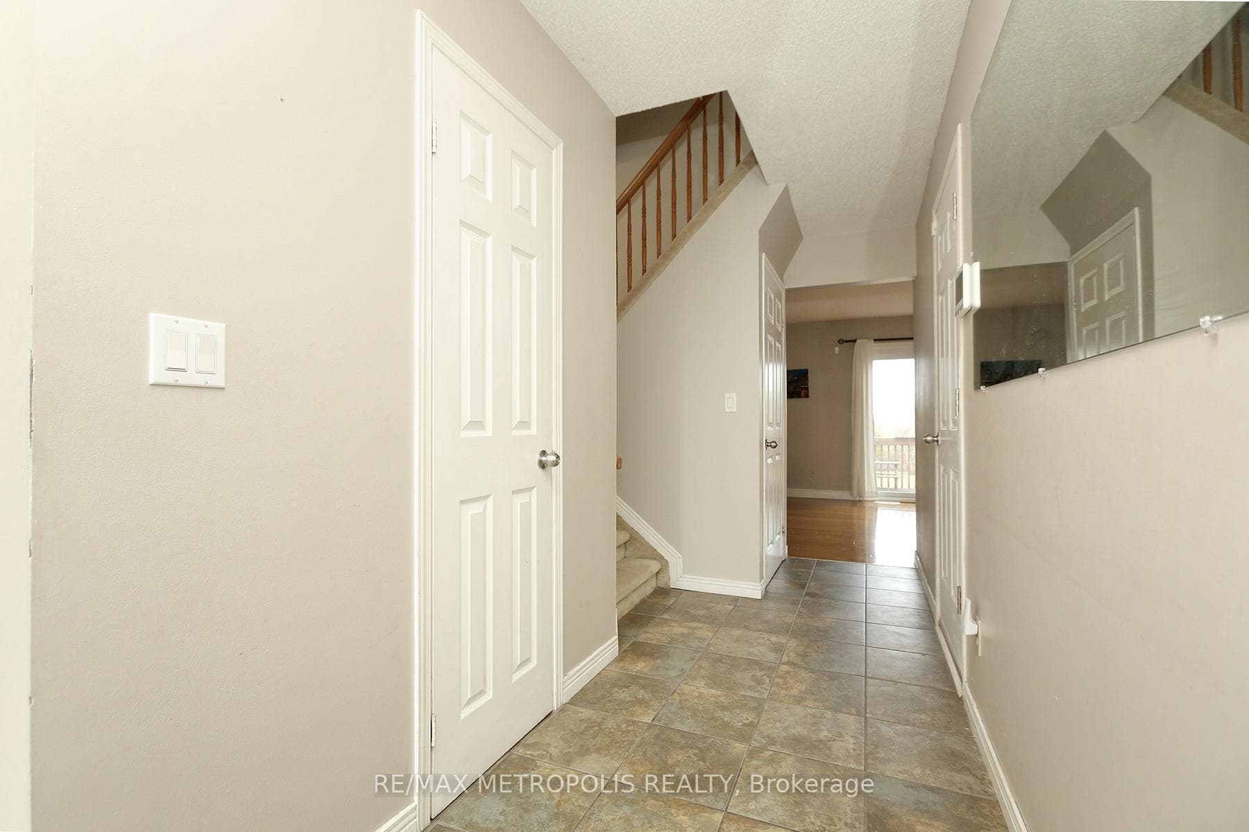 812 Cataraqui Woods Drive photo 4