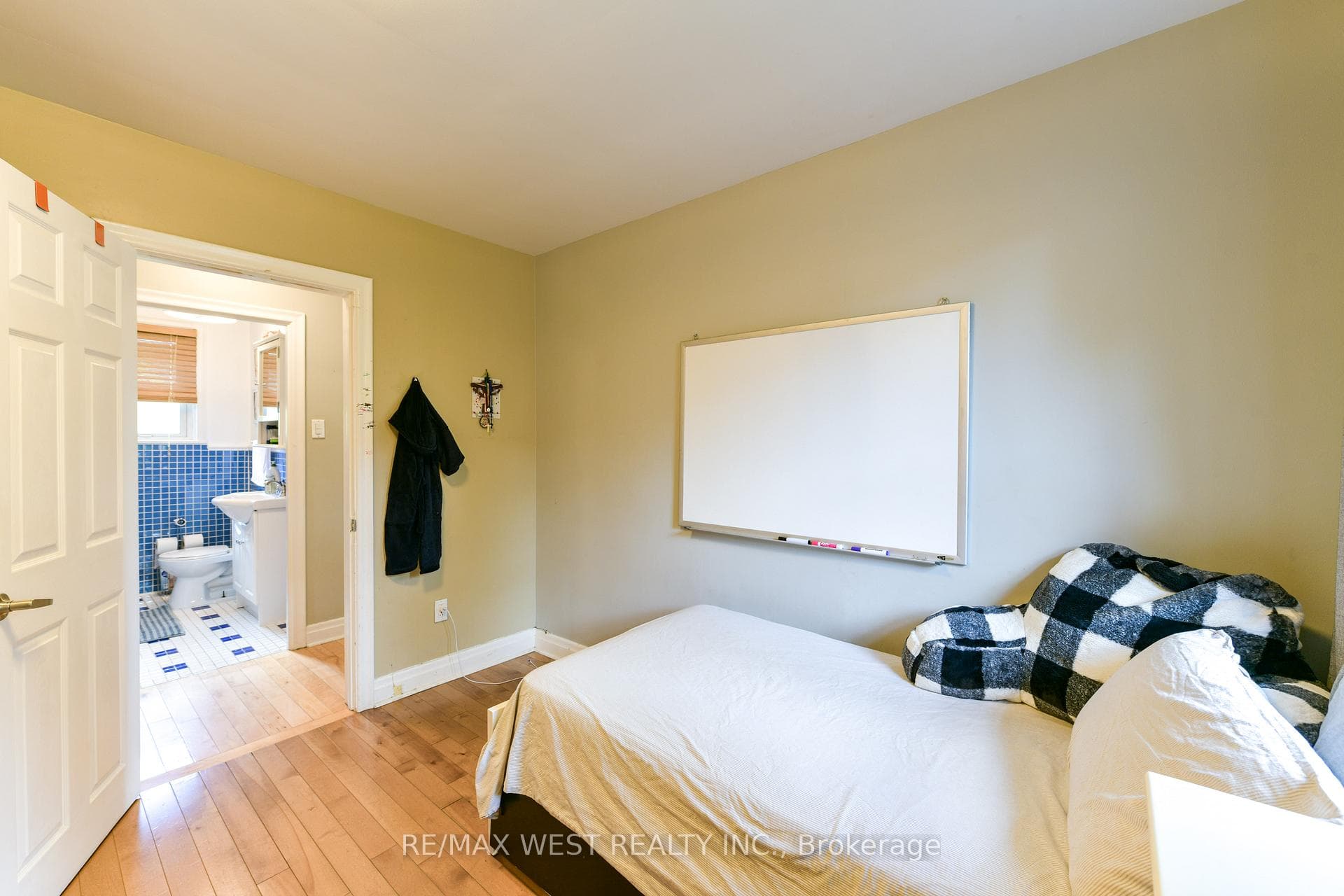 538 Queens Drive photo 22