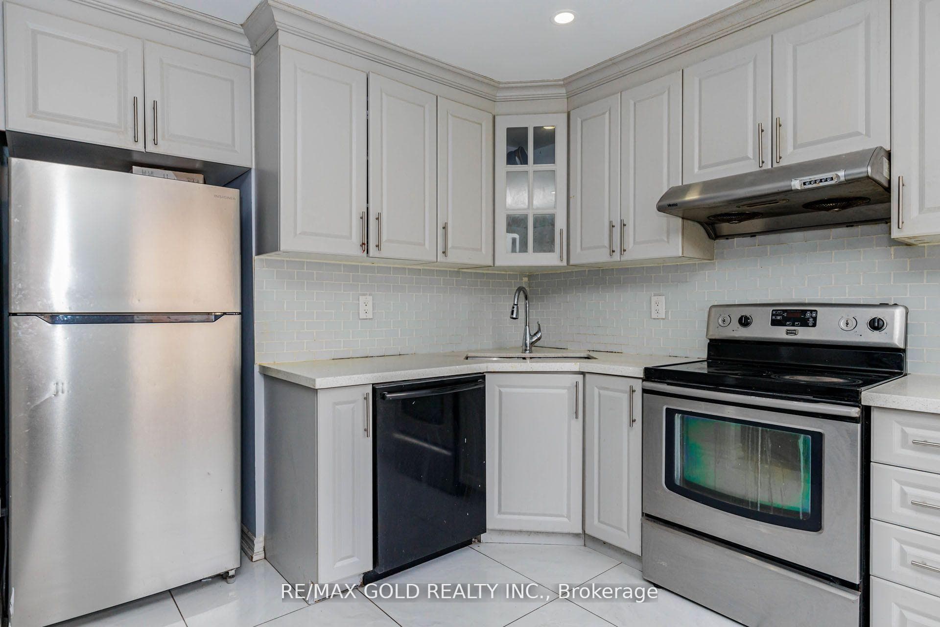 54 Creditstone Road photo 9