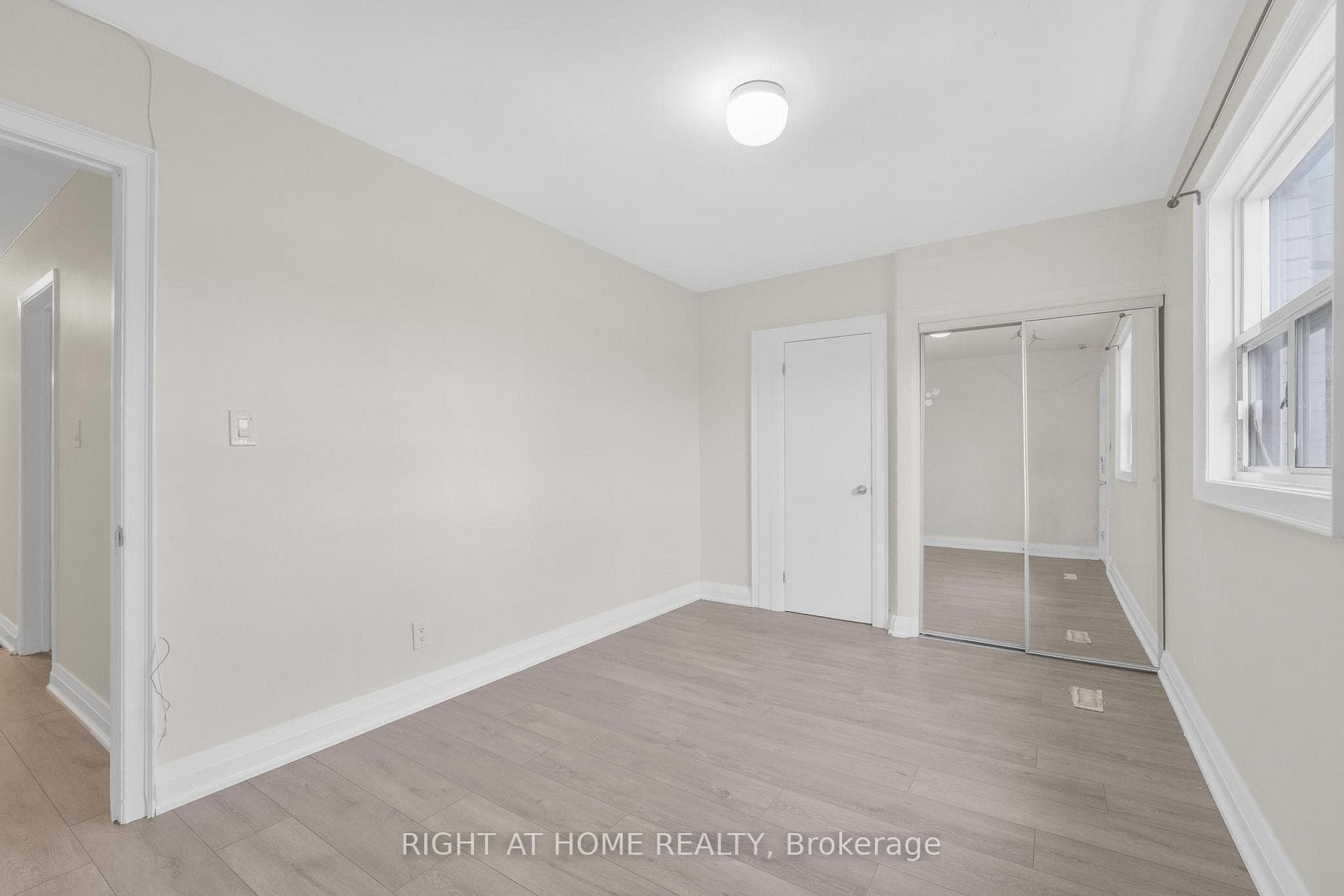 1698A Eglinton Avenue photo 18
