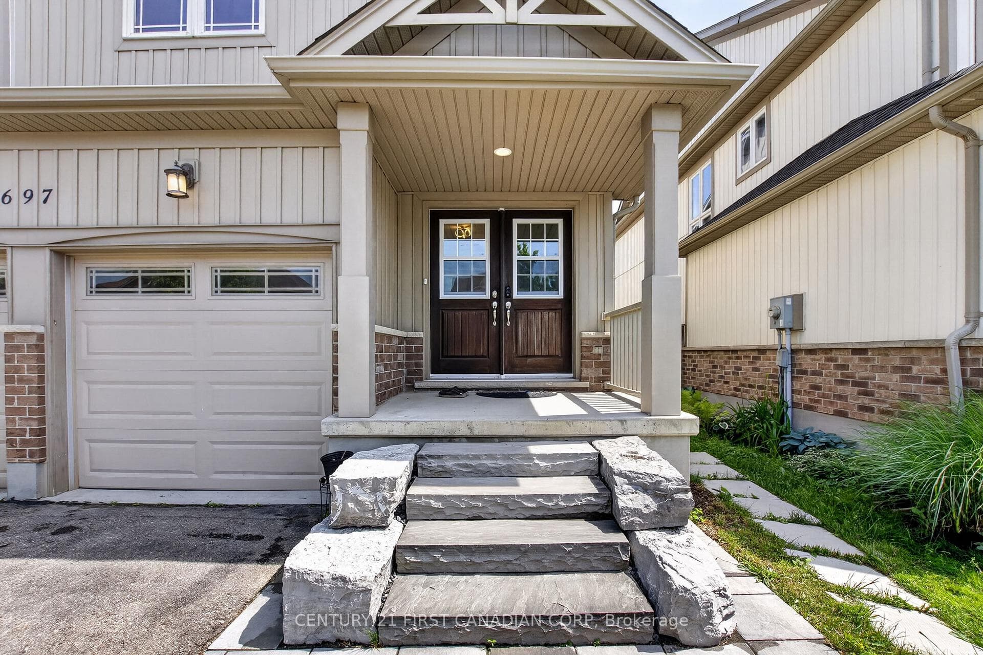 697 Killarney Road photo 3