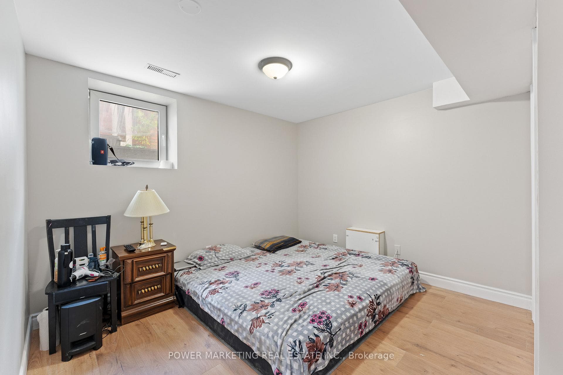 3 Newbury Crescent photo 37