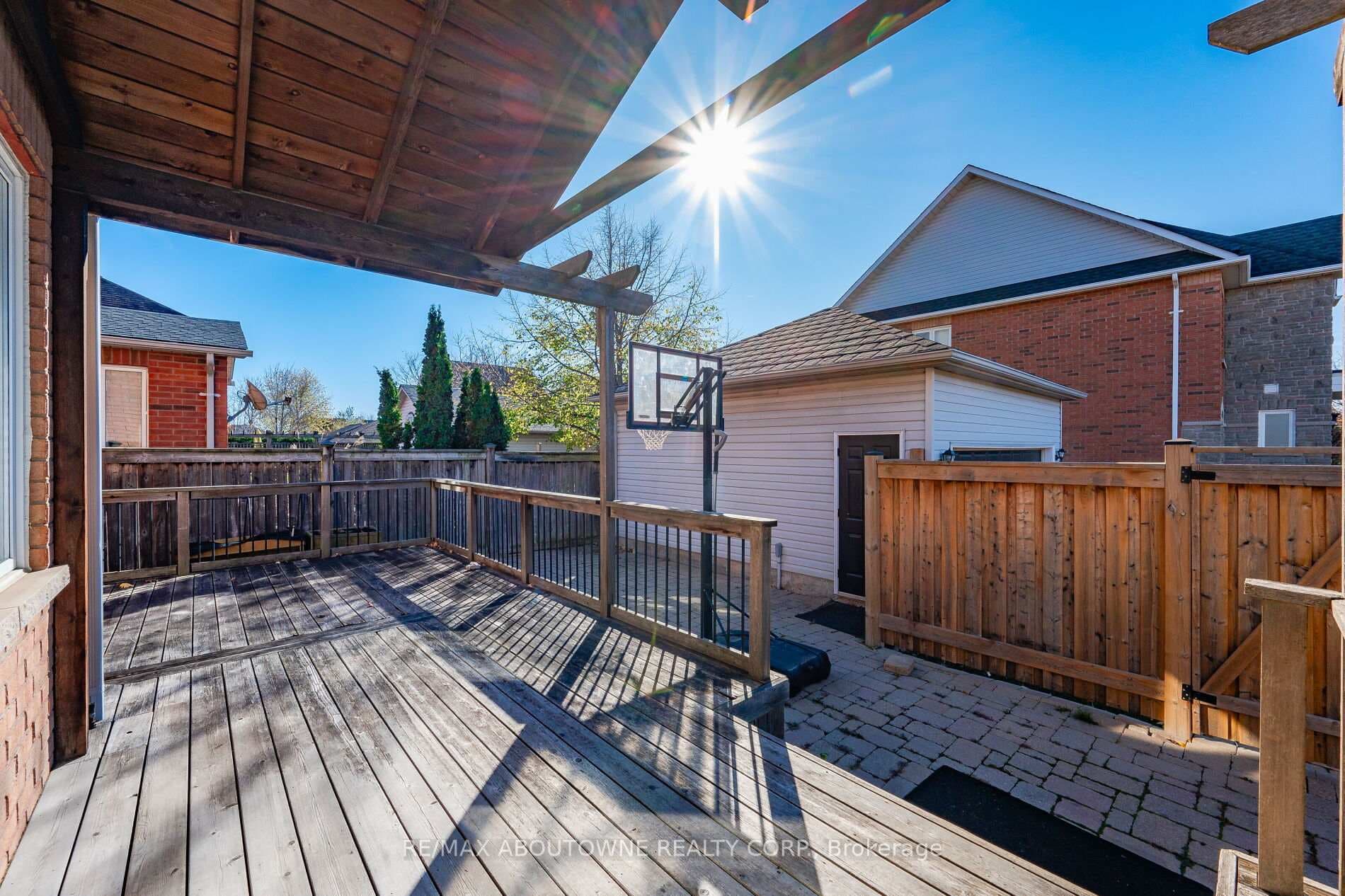 2540 Sunnyhurst Close photo 35