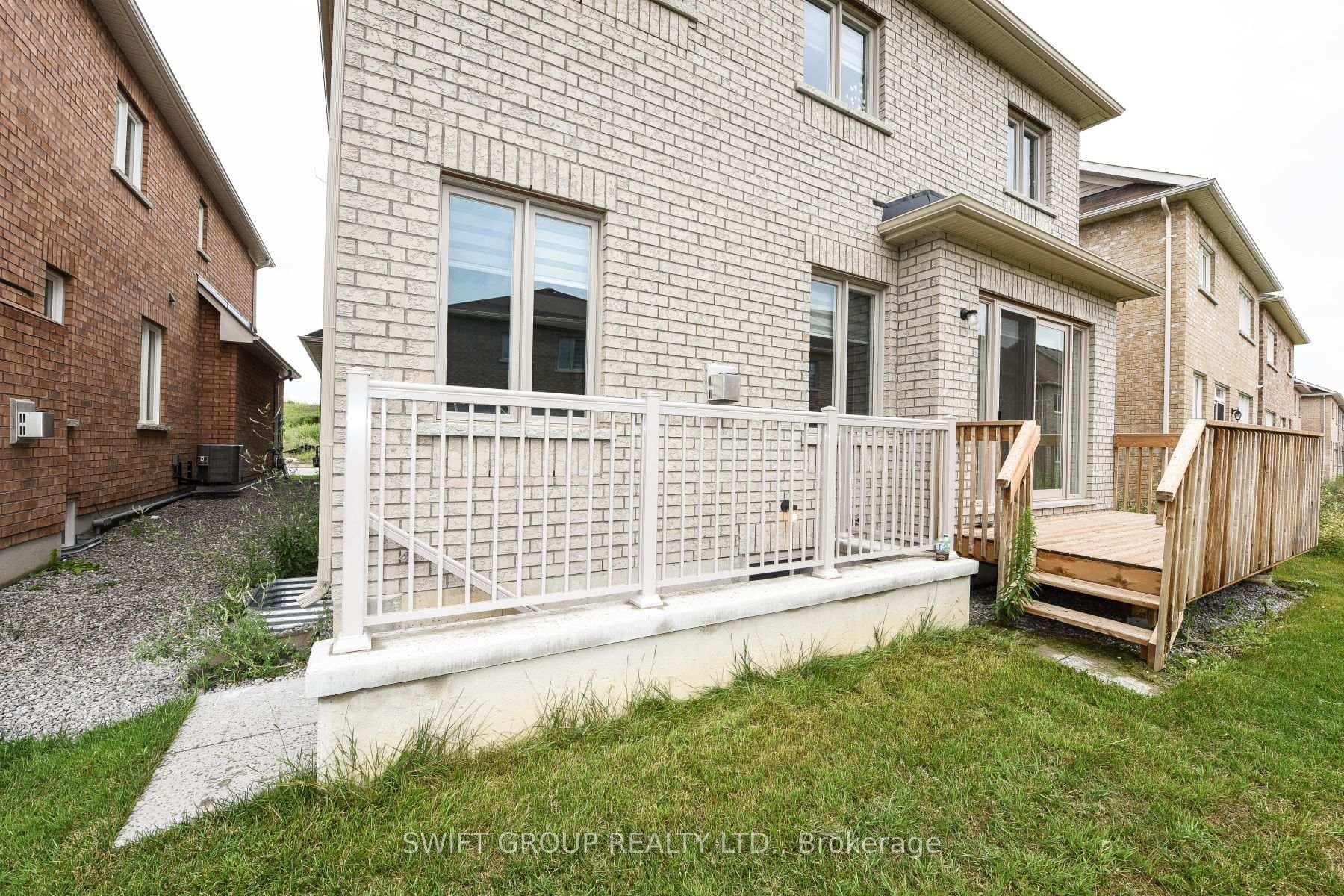 24 Dotchson Avenue Unit Upper photo 31