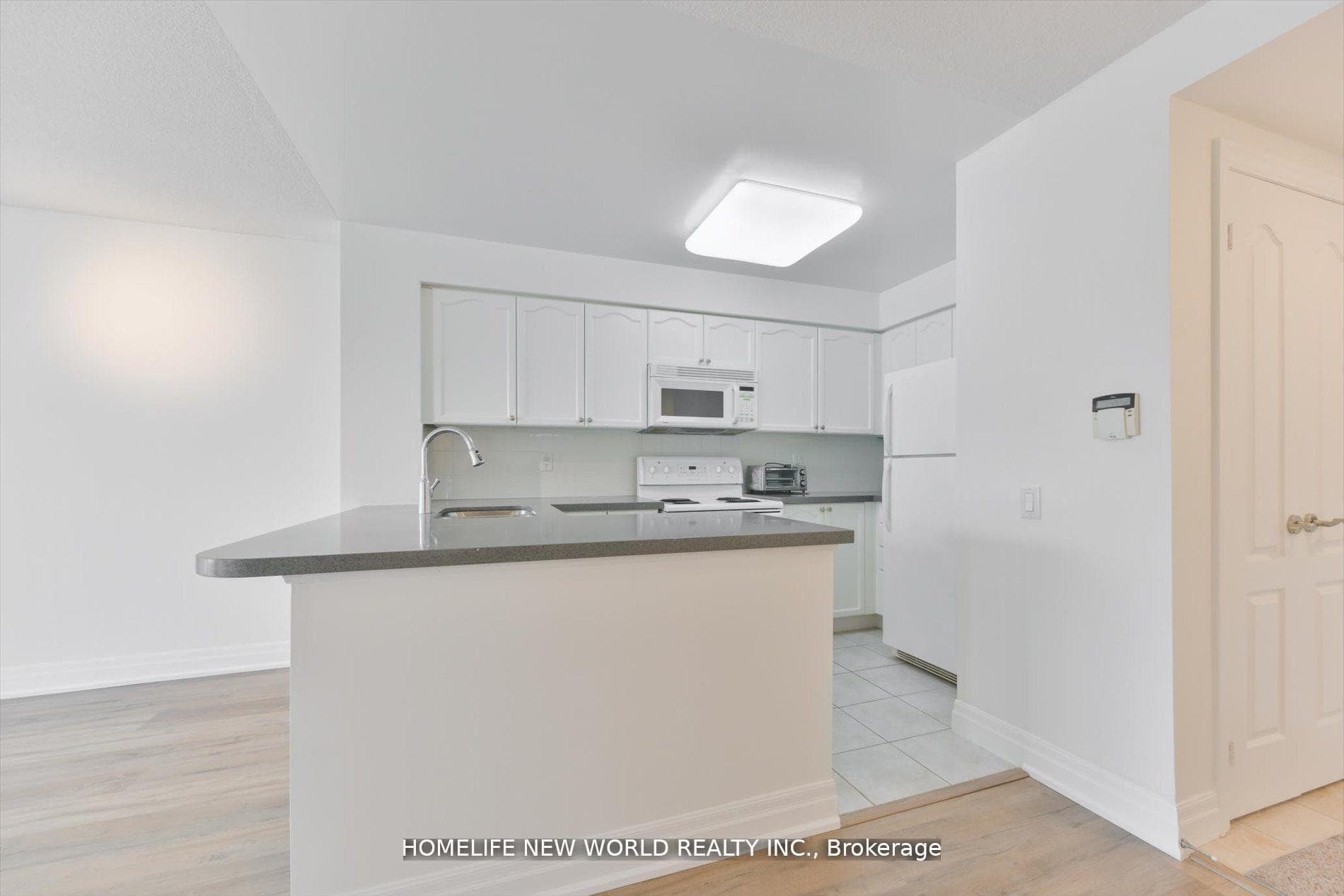 21 Hillcrest Avenue Unit 607 photo 4