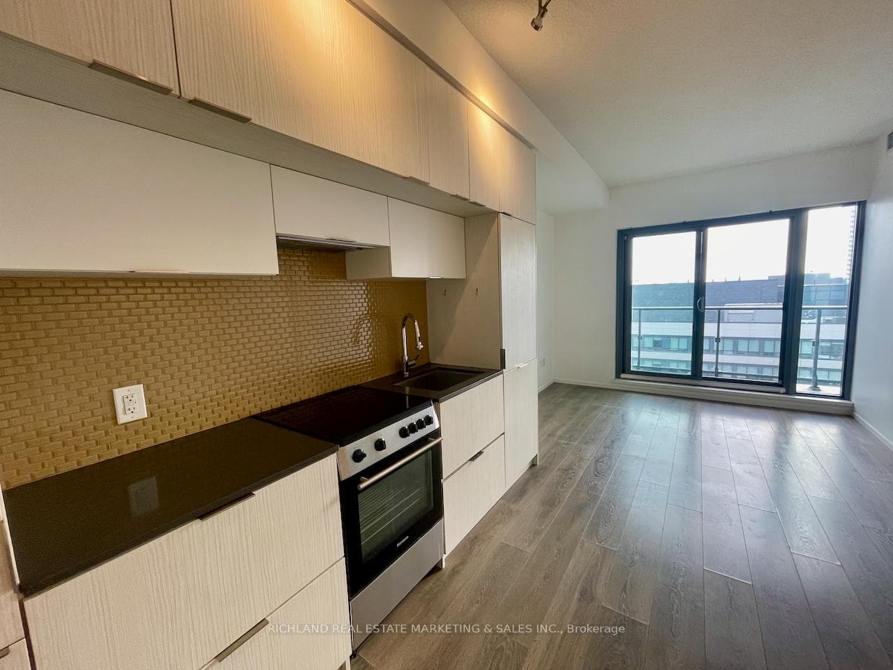 159 Dundas Street Unit 3204 photo 6
