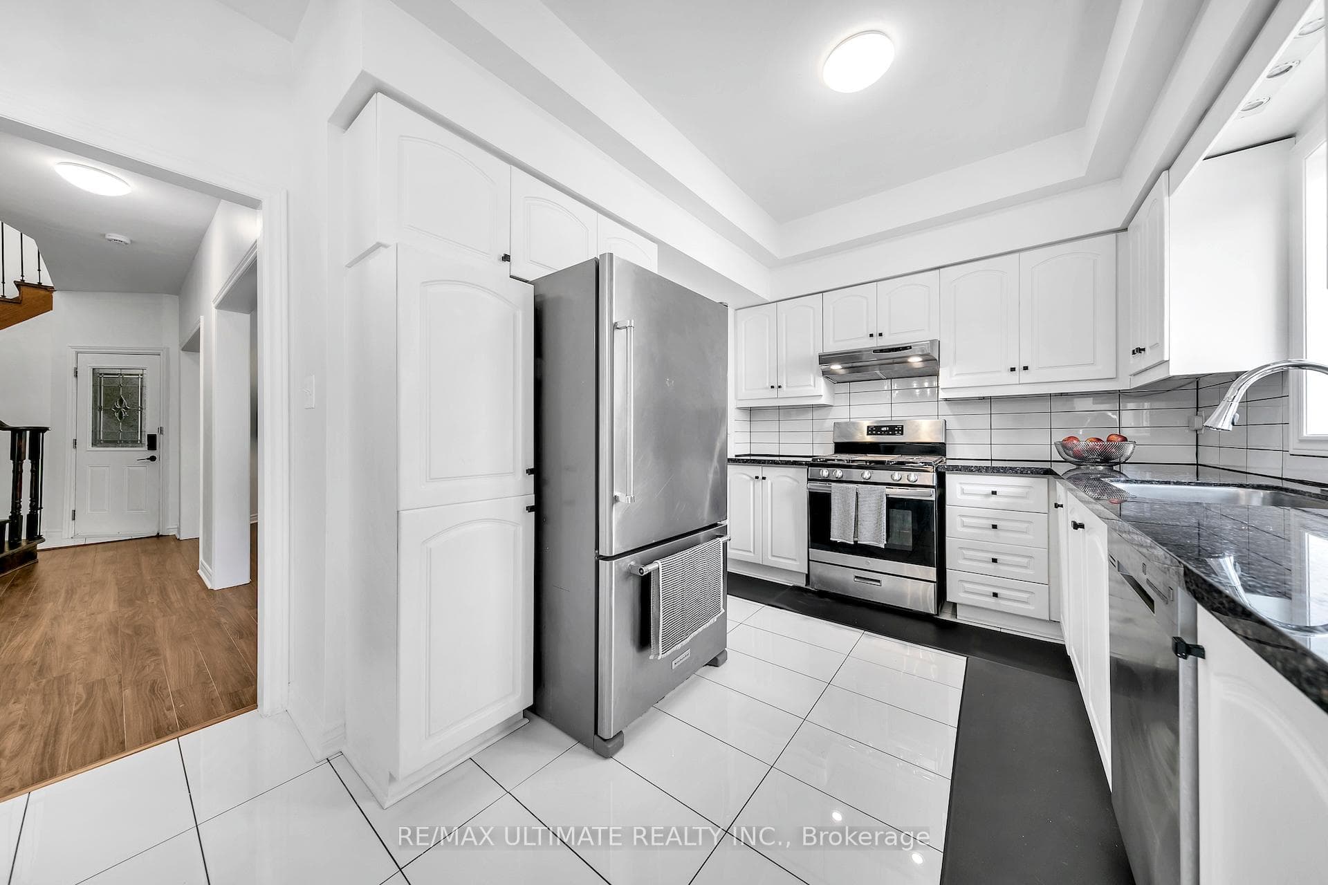 8 Kinney Gate photo 12