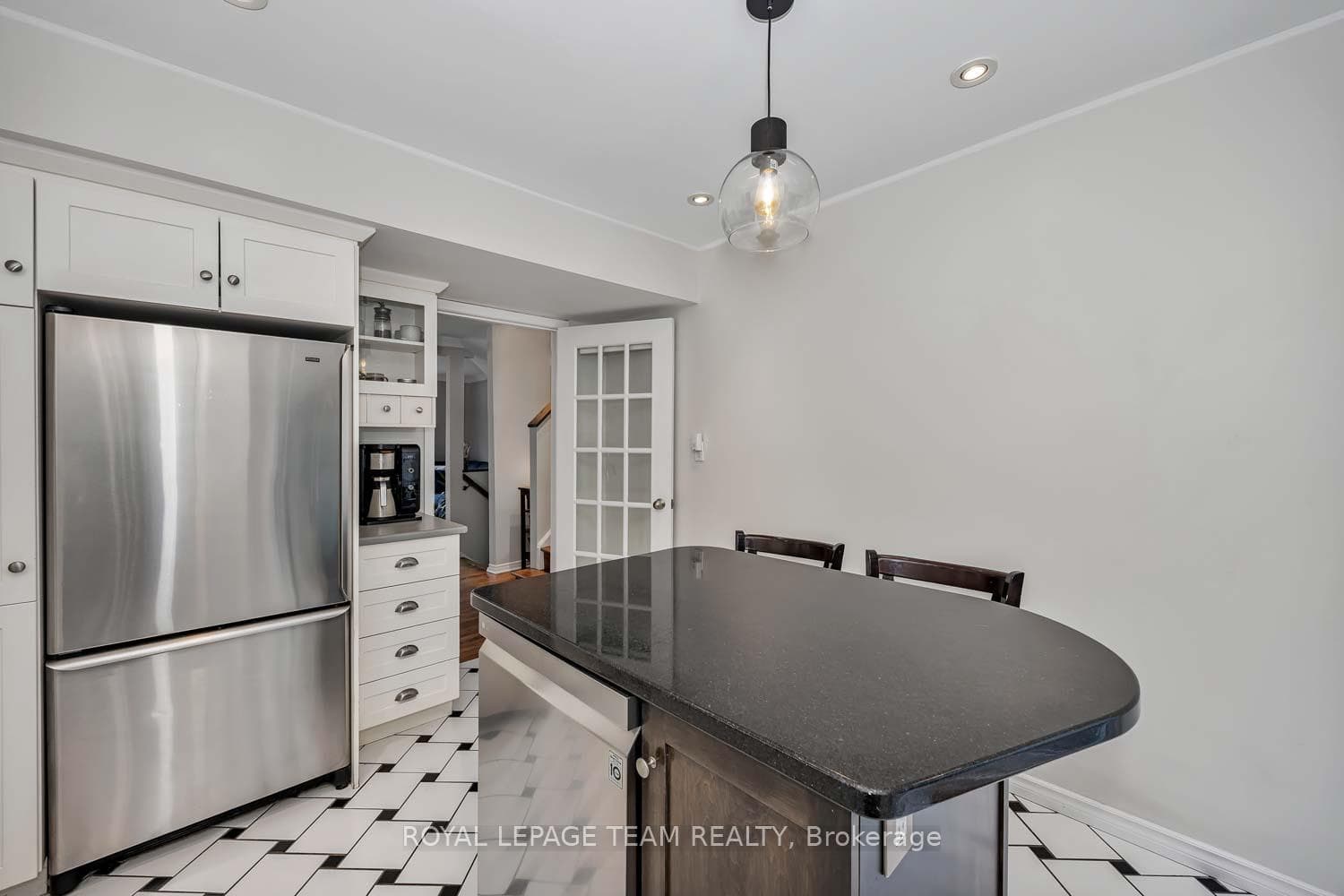 215 Booth Street photo 19