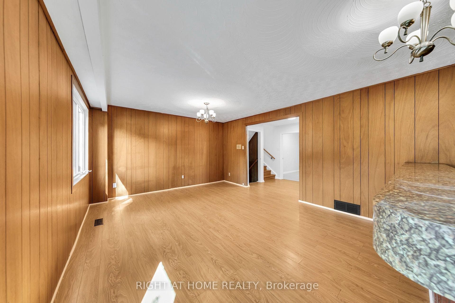 88 Peckham Avenue photo 32
