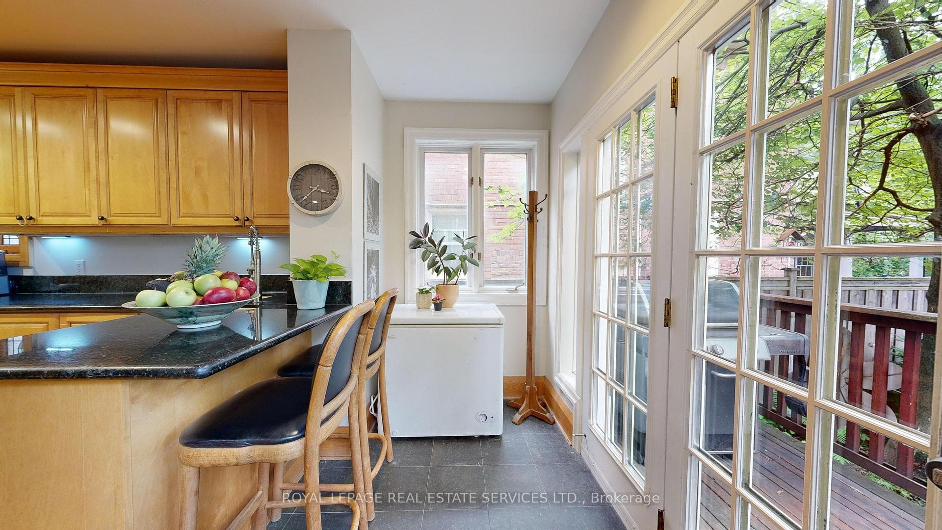 185 High Park Avenue photo 14
