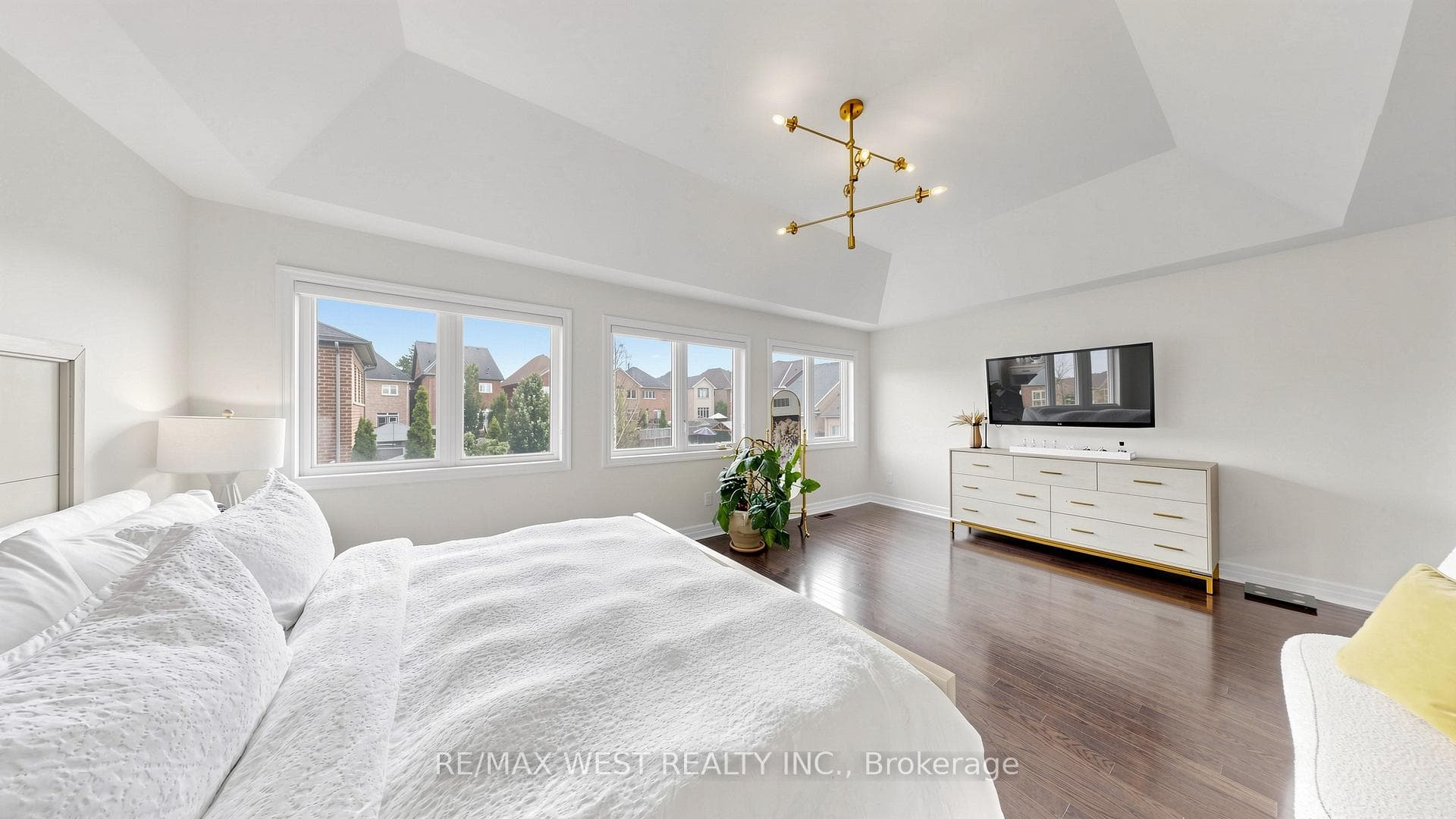 57 Alex Campbell Crescent photo 14