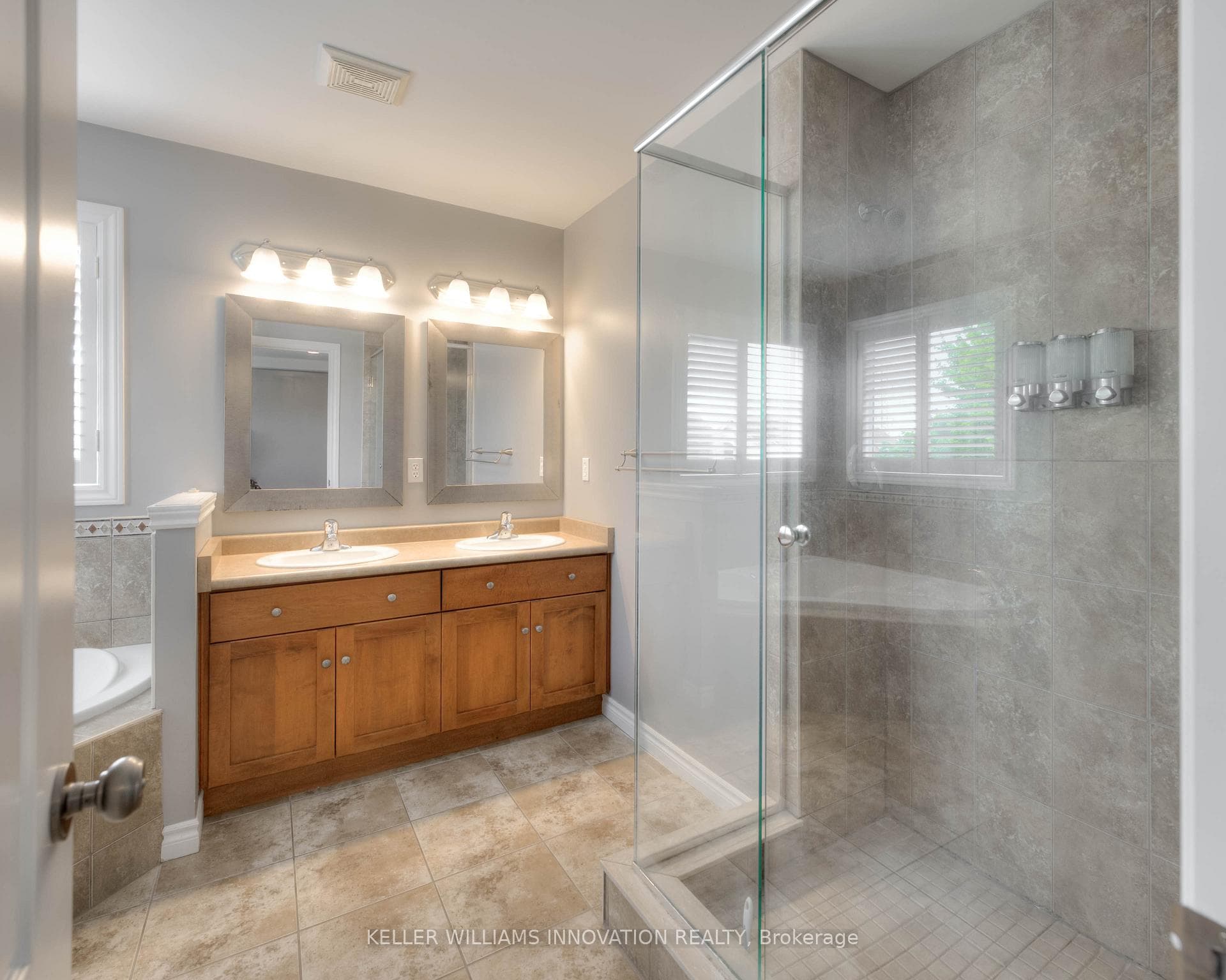 550 Altheim Crescent Unit 1 photo 26