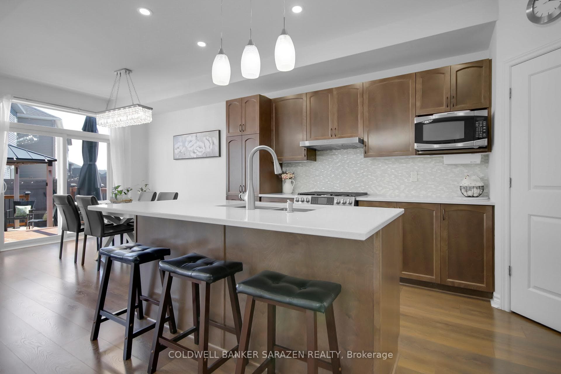 652 Decoeur Drive photo 6