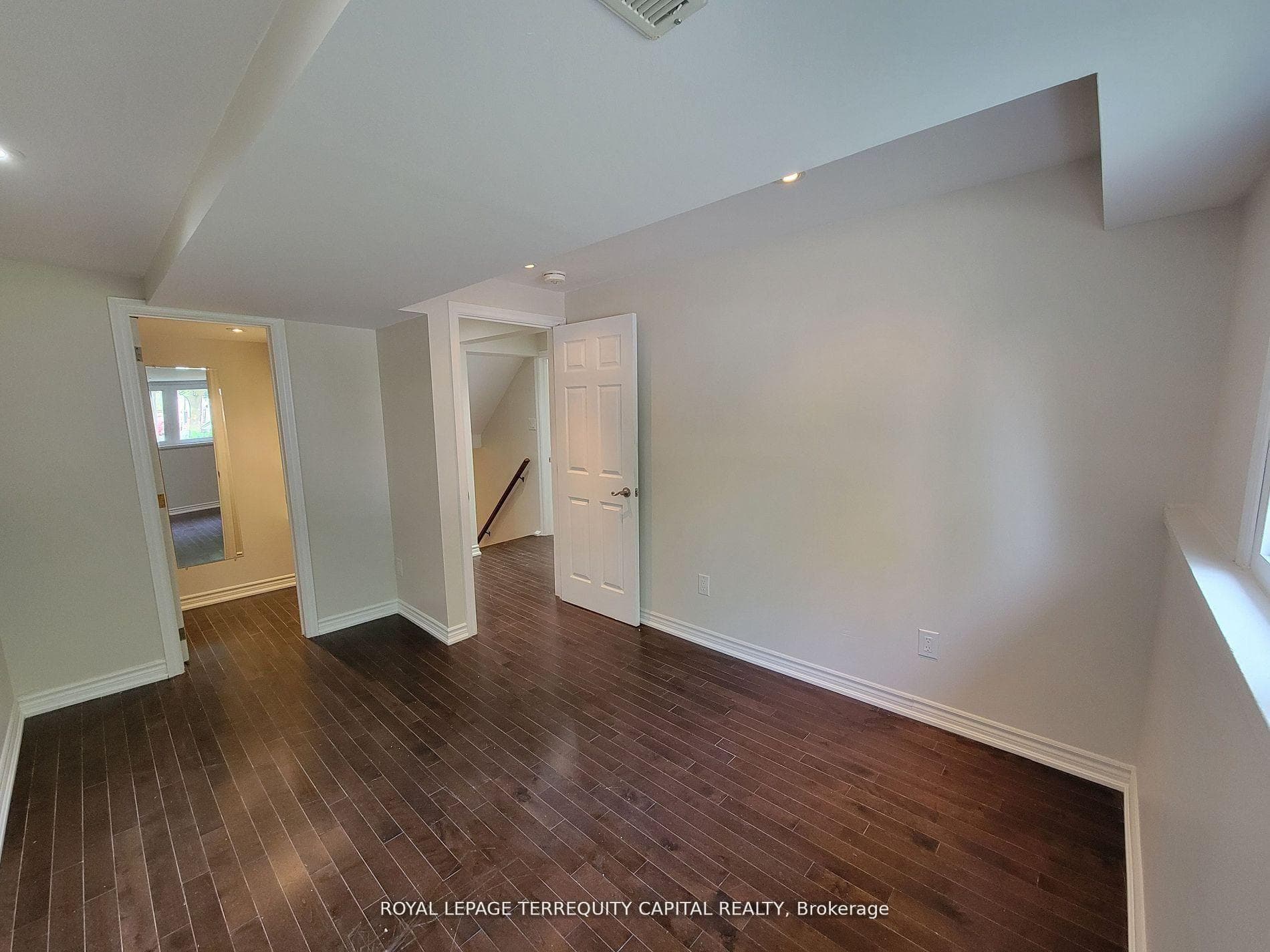 20 Mowat Crescent Unit Lower photo 5