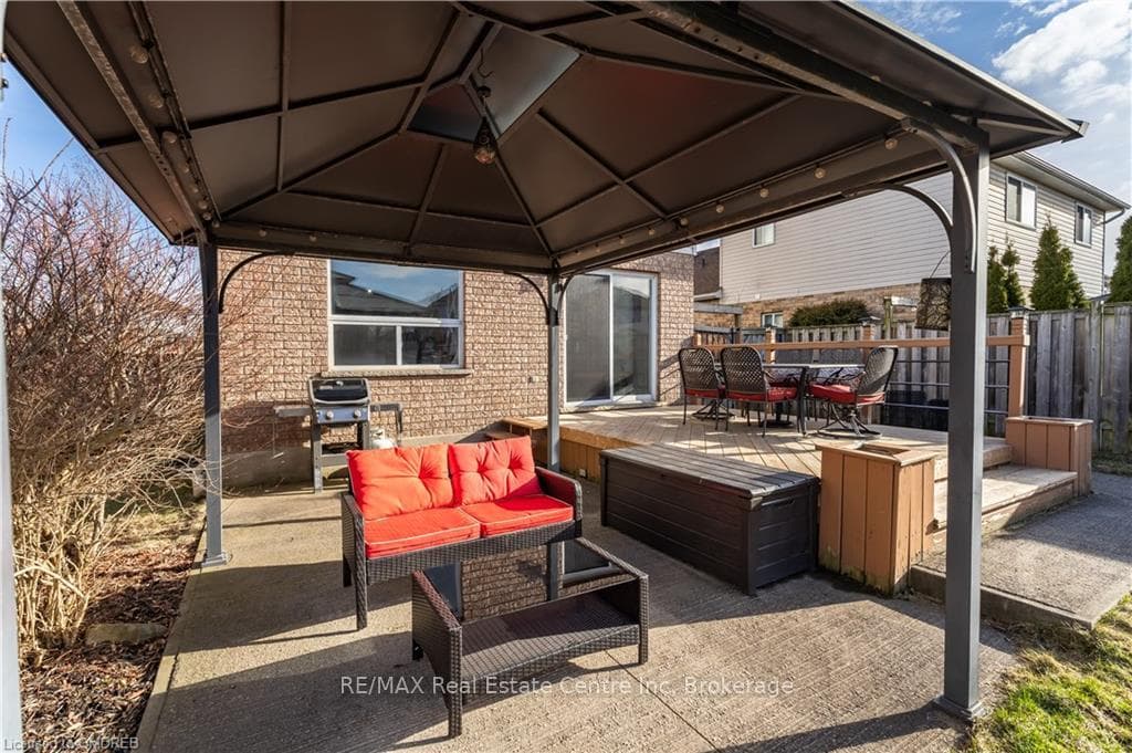 59 BEARDMORE Crescent photo 34