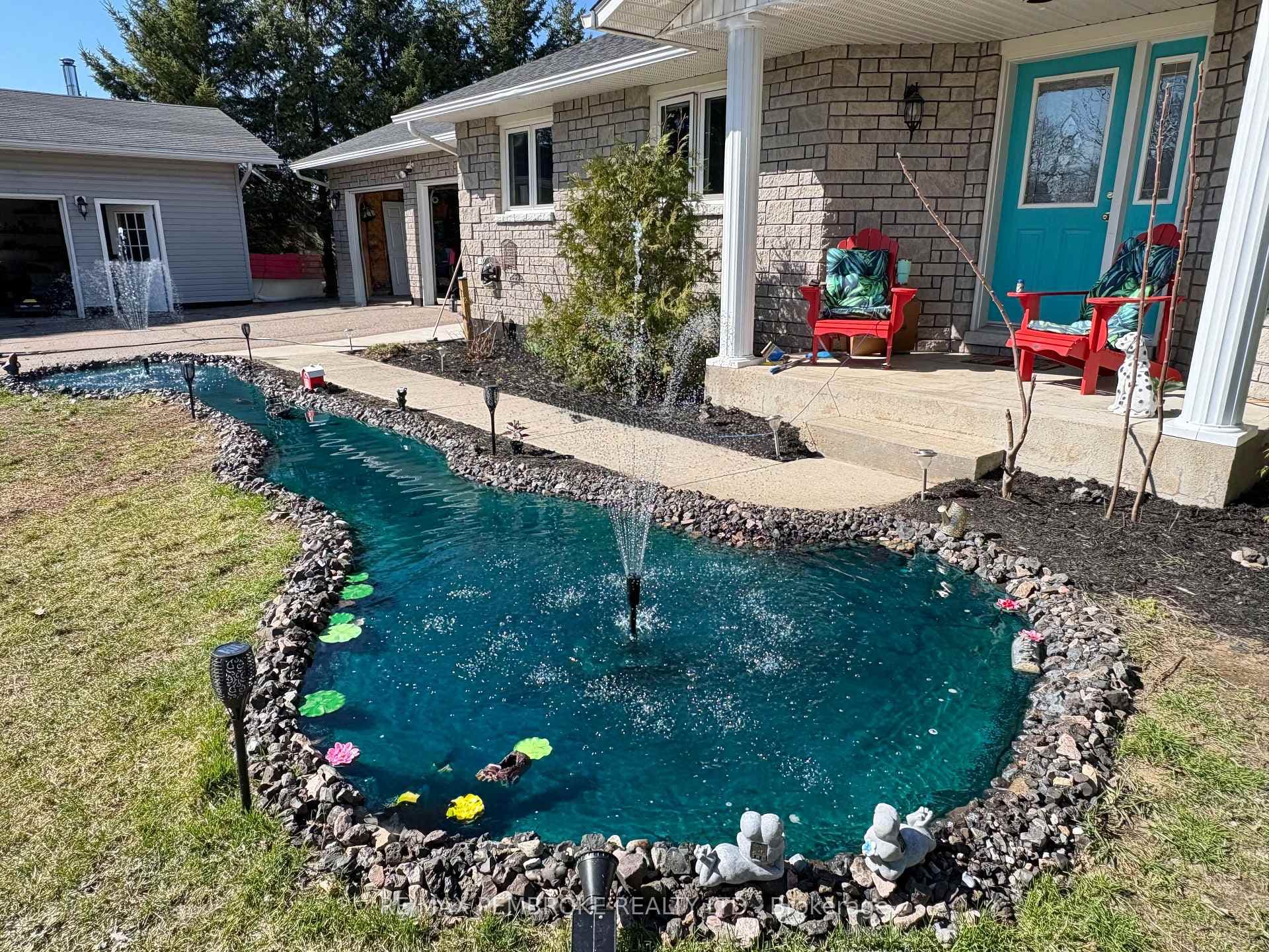 56 Robertson Drive photo 2