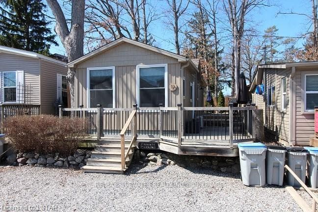 13 QUEENS Avenue photo 1