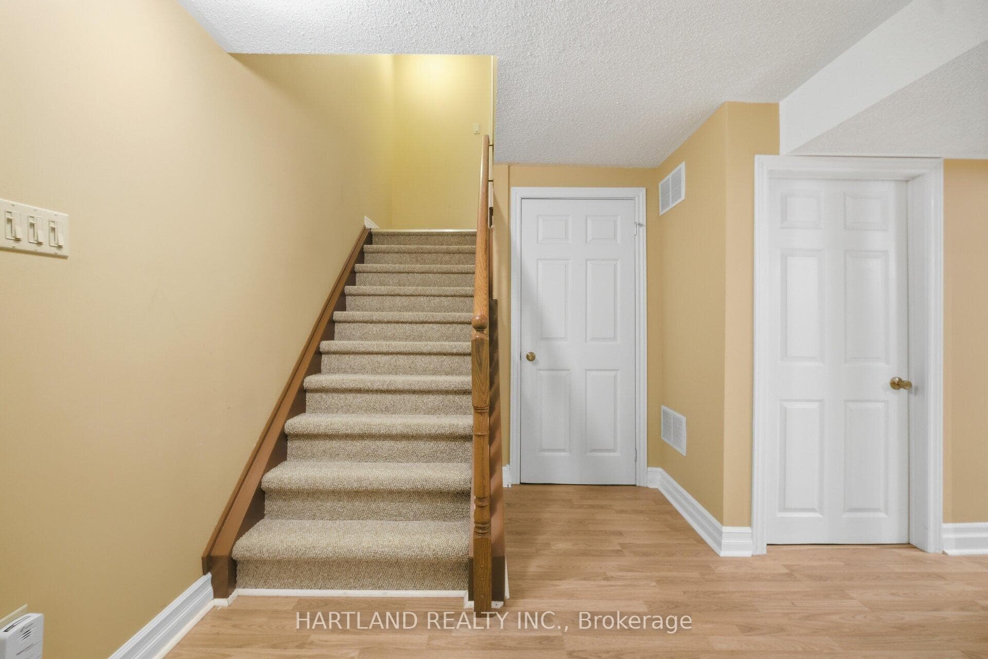 8 Westchester Crescent photo 37
