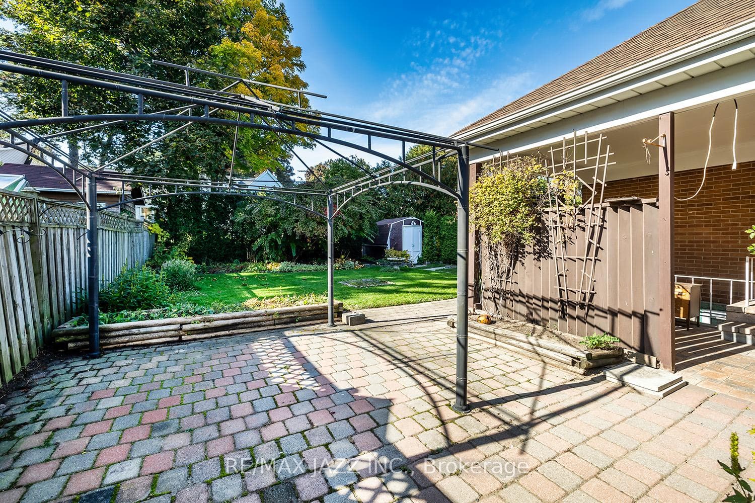 758 Mary Street photo 37