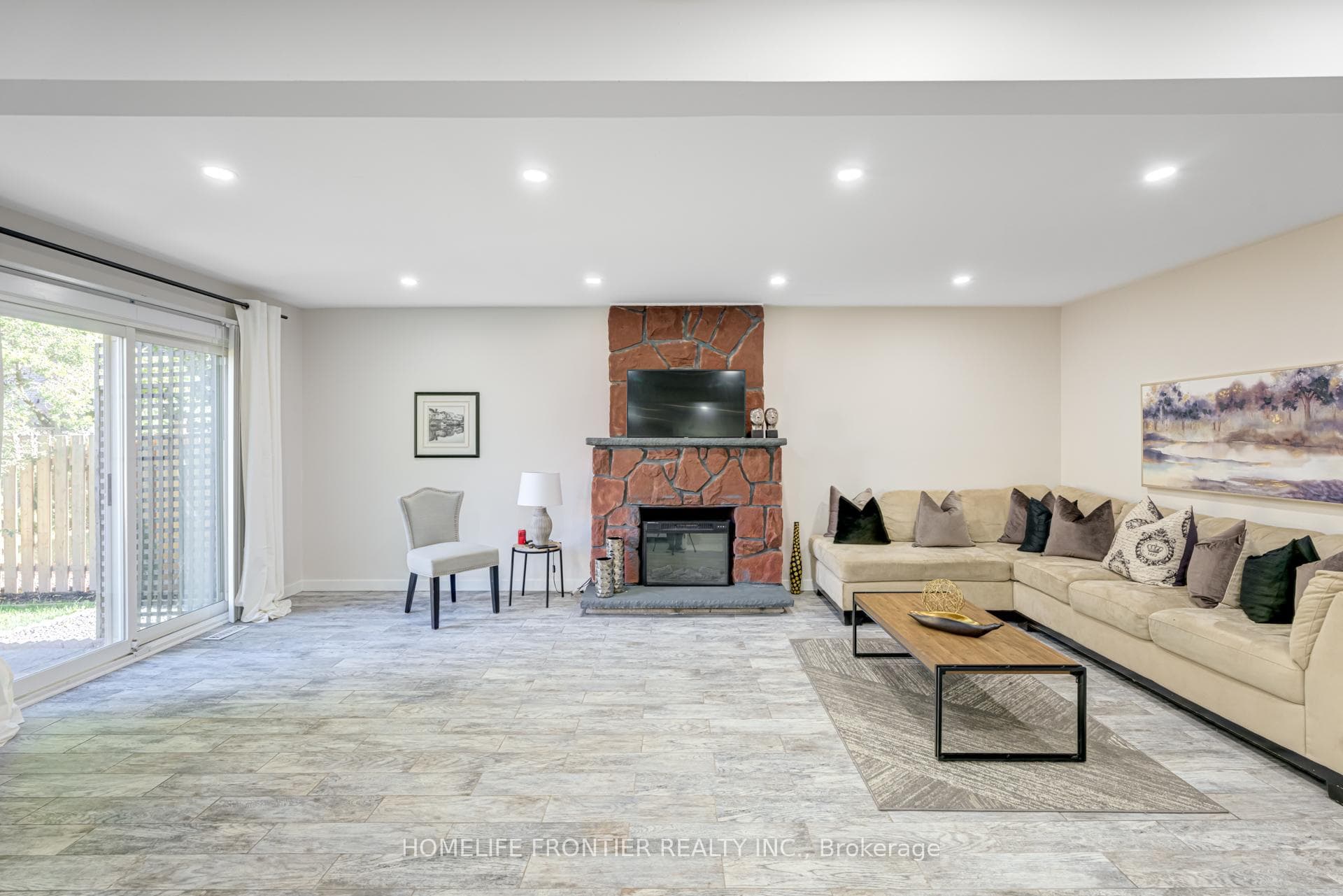 270 Yorkshire Drive photo 24