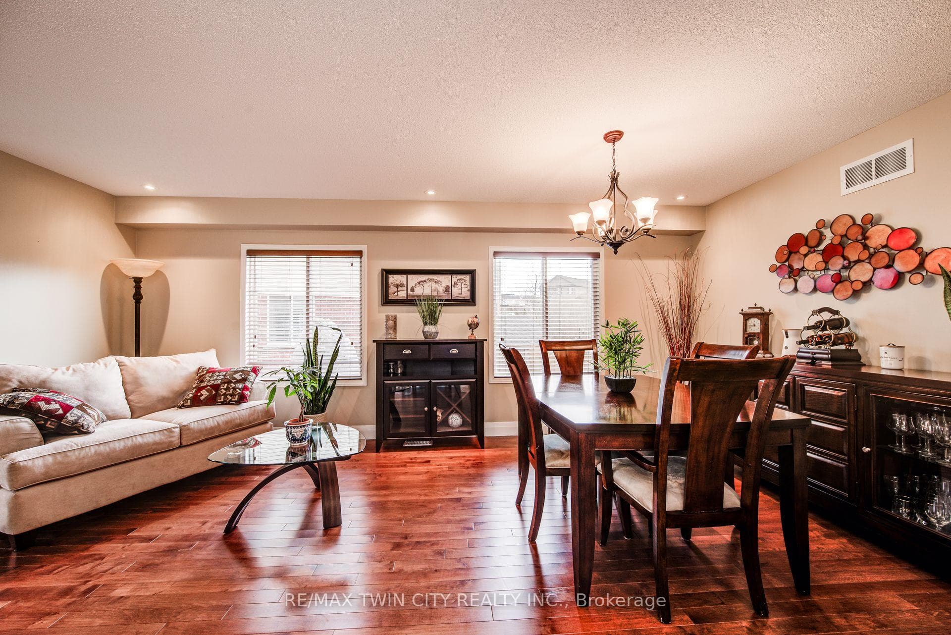909 Isaiah Place photo 5