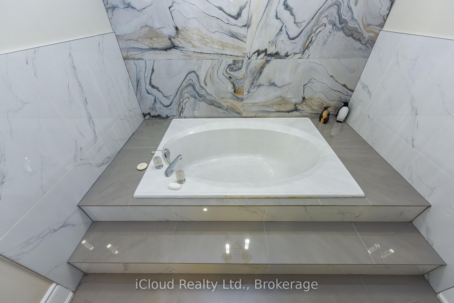 8 St Mark Place photo 25