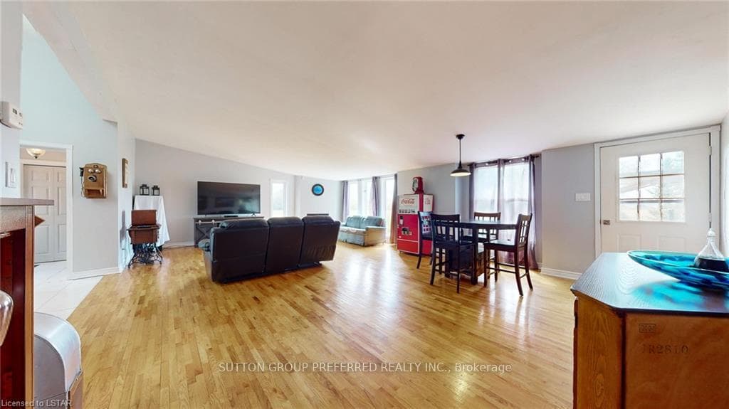 431 AVON Drive photo 32