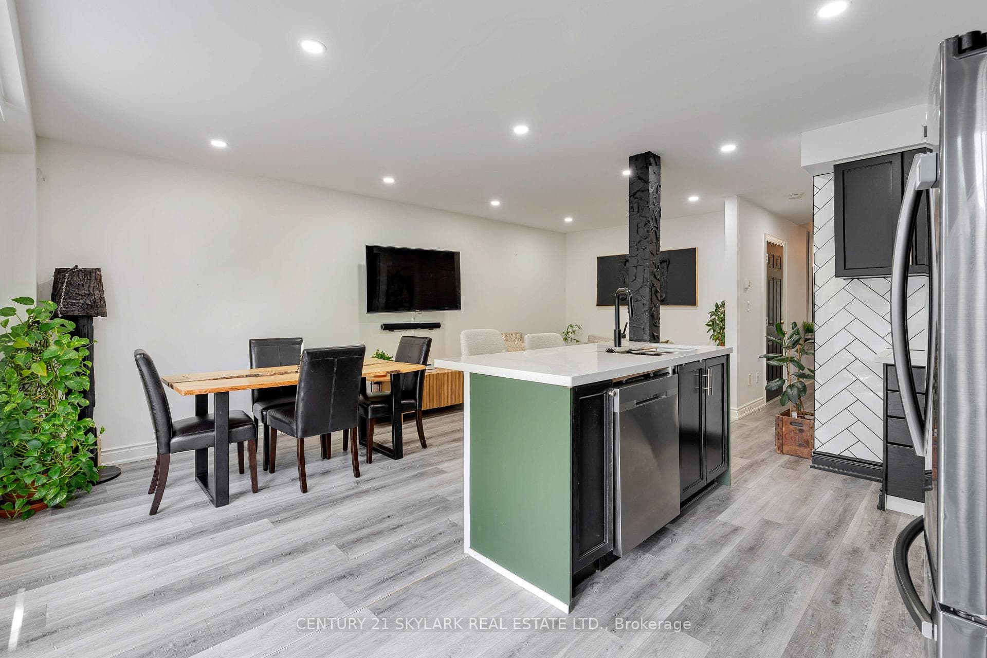 10 Cadham Boulevard Unit 18 photo 16