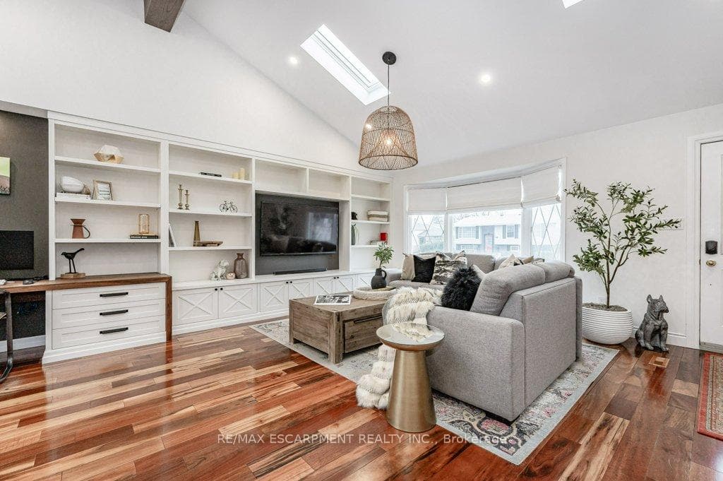 578 Laural Drive photo 6