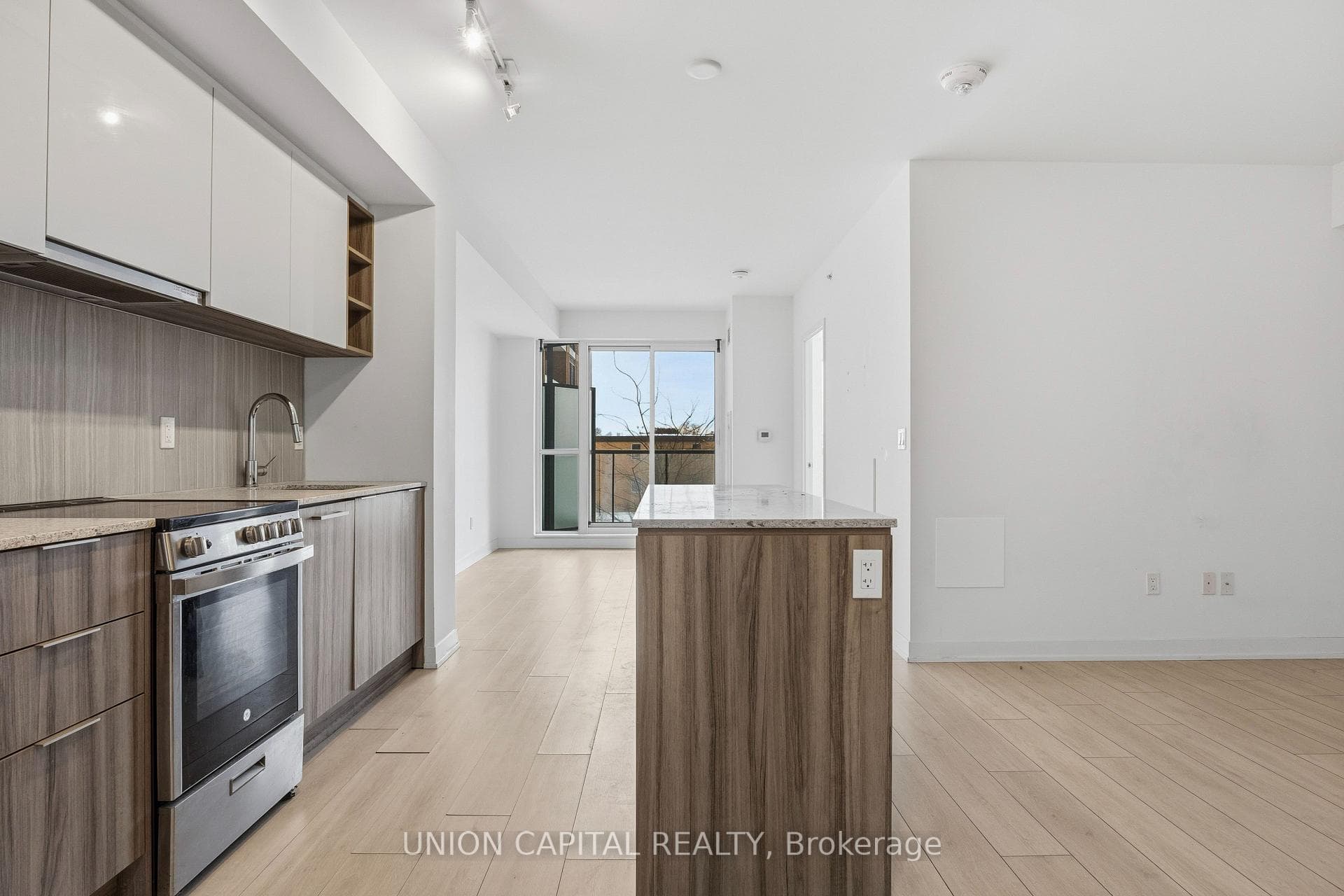 31 Tippett Road Unit 222 photo 3