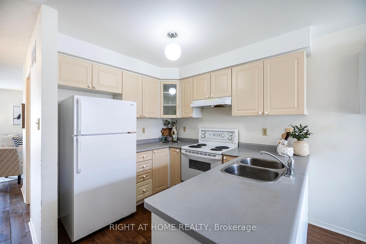 55 Abernethy Crescent photo 16
