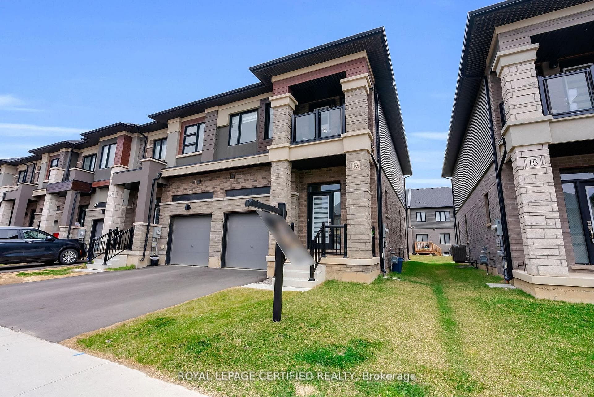 16 Dennis Avenue photo 2