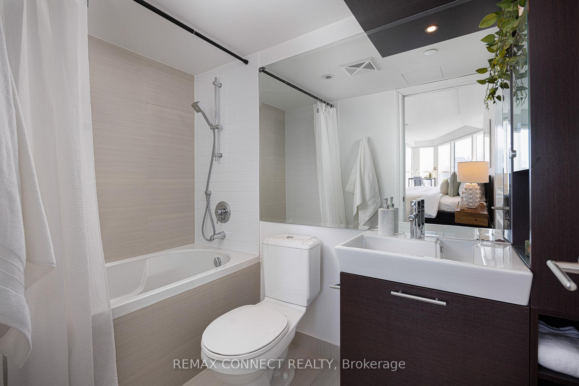 386 Yonge Street Unit 3308 photo 24