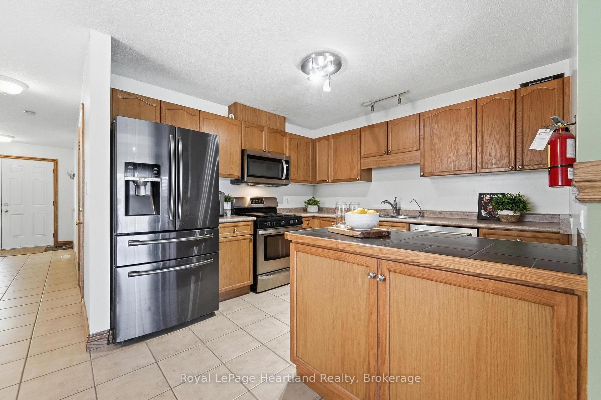 480 Mowat Street photo 6